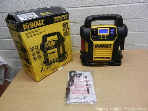 Dewalt Portable Power Jump Starter / USB / Air Compressor 1400 Peak Amp 120 PSI Compressor  (1 of 8)