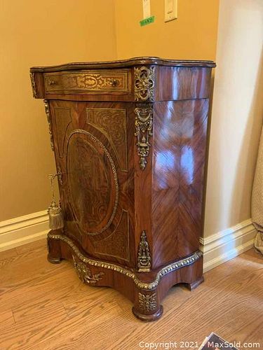 Side Table C (1 of 11)