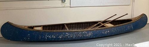 Vintage Wood Canoe With Paddles. (1 of 26)