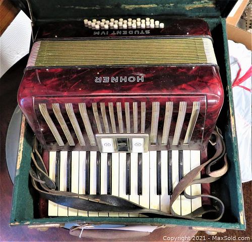 Antique HOHNER Accordion Student IVM (1 of 6)