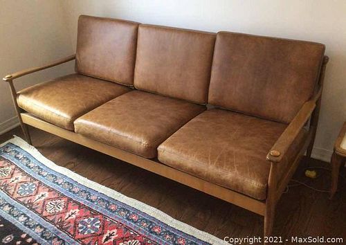 Mid Century Modern Couch (1 of 5)