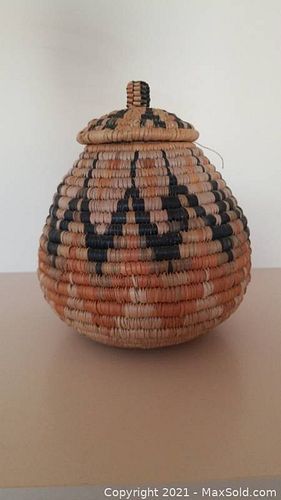 Lot #566 (1 of 9)