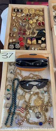 Lot #37 (1 of 21)