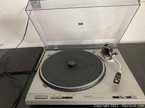 Technics Record Player (1 of 10)