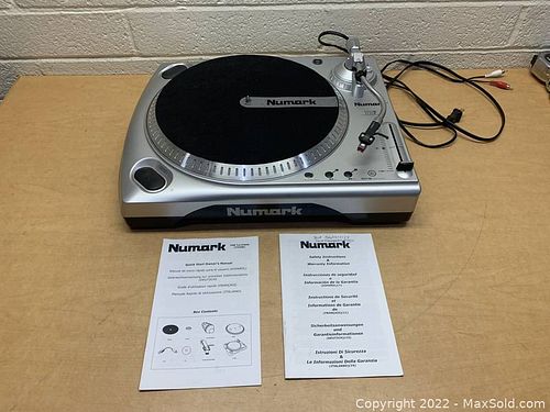 Numark TT USB Enabled Belt Drive Turntable  (1 of 10)