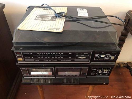 Sanyo Stereo System GXT 717 B Turntable, Receiver Amplifier, and