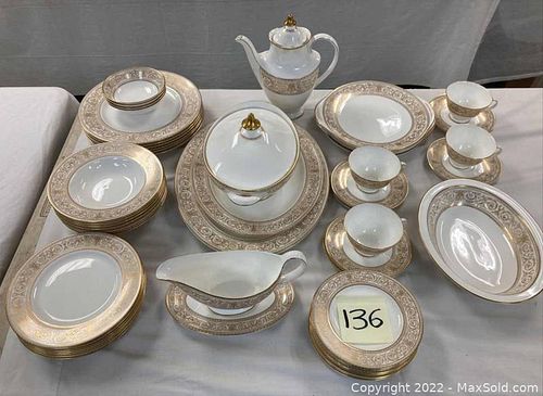 Royal Doulton" Sovereign" Service China. (1 of 16)