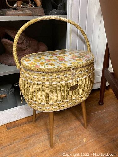 Vintage Sewing Basket (1 of 5)