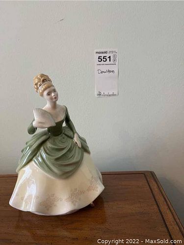 Lot #551 (1 of 7)