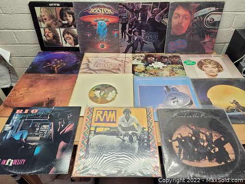 Lot of Records - Beatles, McCartney, The Byrds, The Doors, Wings, Boston, Reo Speedwagon, Chicago, Moody Blues, Etc... (1 of 11)