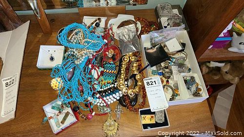 Lot #821 (1 of 8)