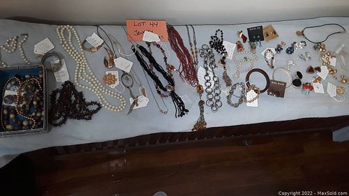 Lot #44 (1 of 6)