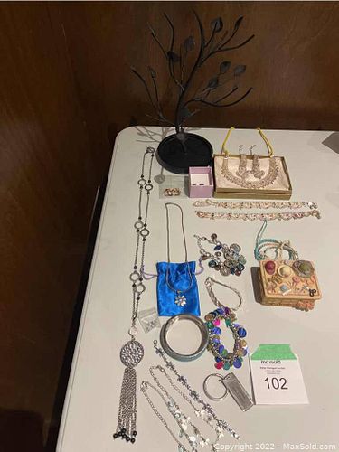 Lot #102 (1 of 4)