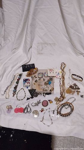 Lot #17 (1 of 8)
