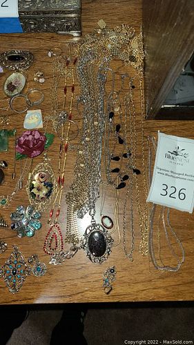 Lot #326 (1 of 8)
