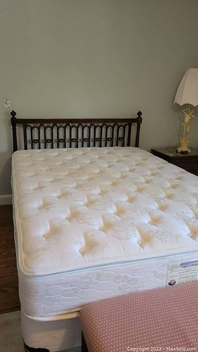 Queen Bed D (1 of 7)