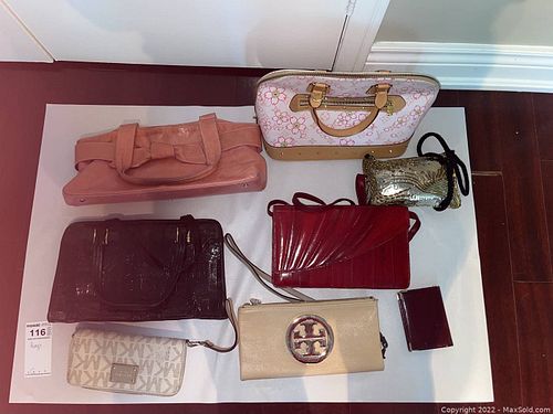 Purses And Wallets B (1 of 11)