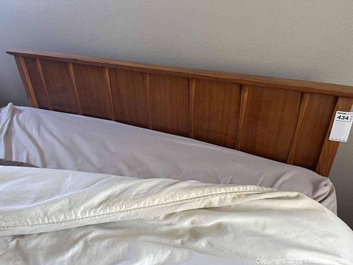 MCM Kroehler Queen Size Bedframe C (1 of 4)