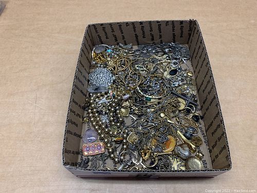 Lot #27 (1 of 8)