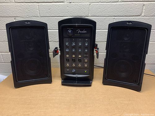 Fender PA With Speakers  (1 of 14)