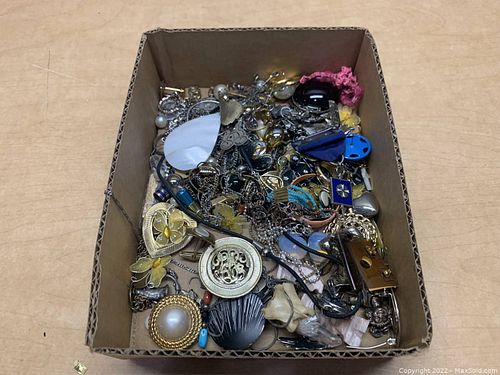 Lot #26 (1 of 9)