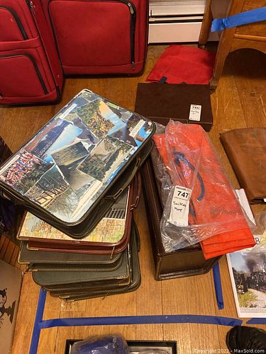 Lot #747 (1 of 12)