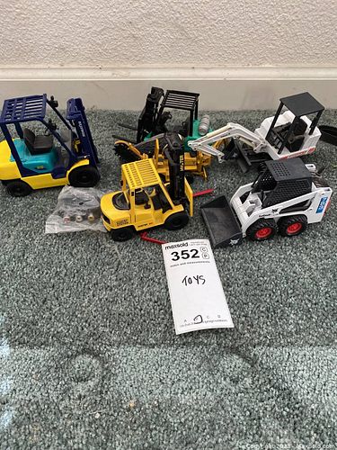 Lot #352 (1 of 8)