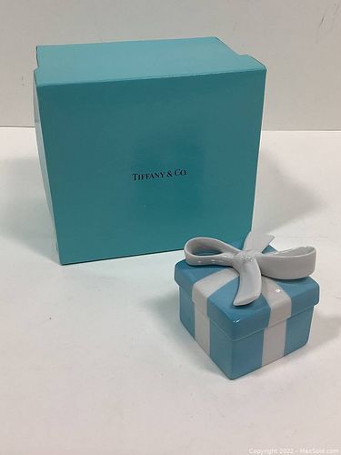 Lot #915 (1 of 3)