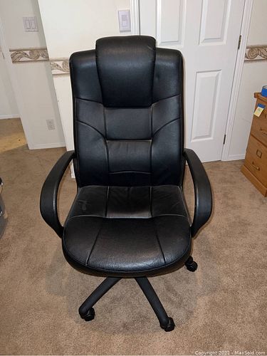 Lot #32 (1 of 7)