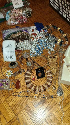 Lot #40 (1 of 6)