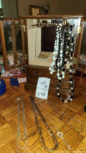 Lot #44 (1 of 13)