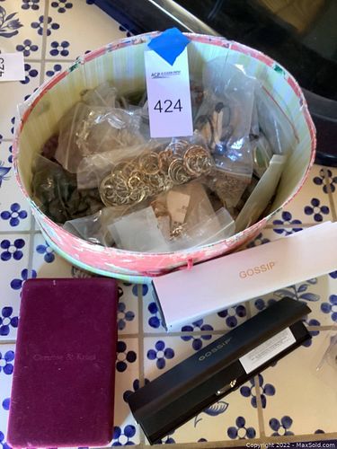 Lot #424 (1 of 5)