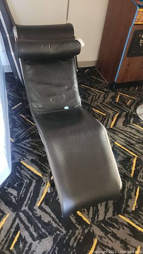 Chaise Lounge  (1 of 6)