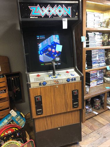 Zaxxon Arcade Game Machine C (1 of 14)