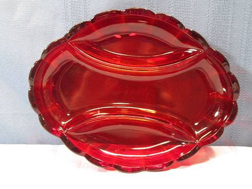 RED Divided Dish Glows under Blacklight Uranium Glass (1 of 7)