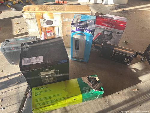 Radios, Tire Inflator, More B (1 of 8)
