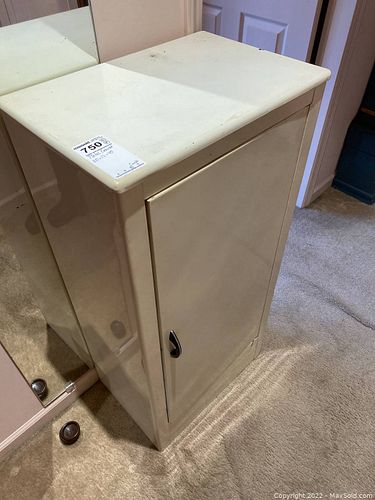 Lot #750 (1 of 7)