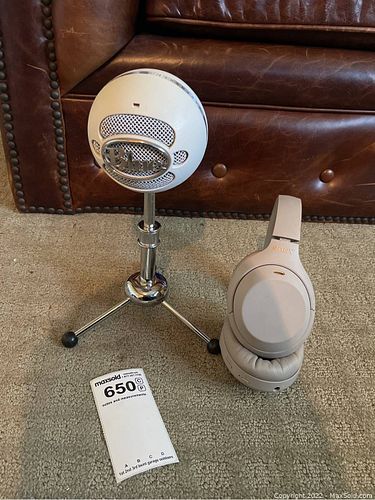 Headphones and Microphone A (1 of 13)