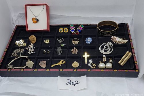 Lot #202 (1 of 18)