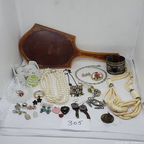 Lot #305 (1 of 20)
