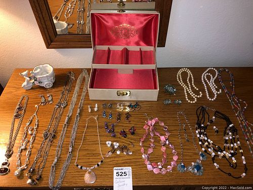 Lot #525 (1 of 11)