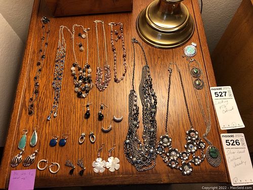 Lot #526 (1 of 10)