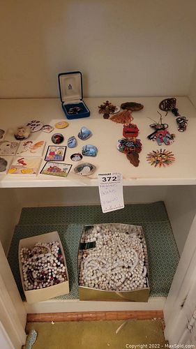 Lot #372 (1 of 12)