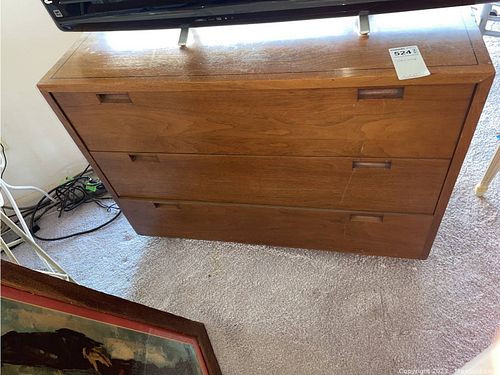 Lot #524 (1 of 4)