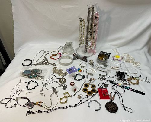 Lot #19 (1 of 8)