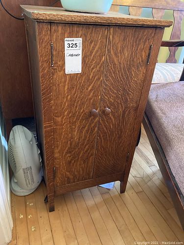 Lot #325 (1 of 8)