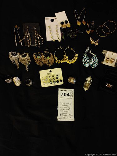 Lot #704 (1 of 4)