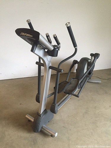 Elliptical Machine with mat (1 of 11)