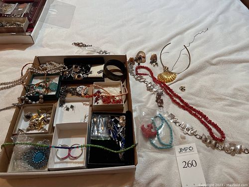 Lot #260 (1 of 7)