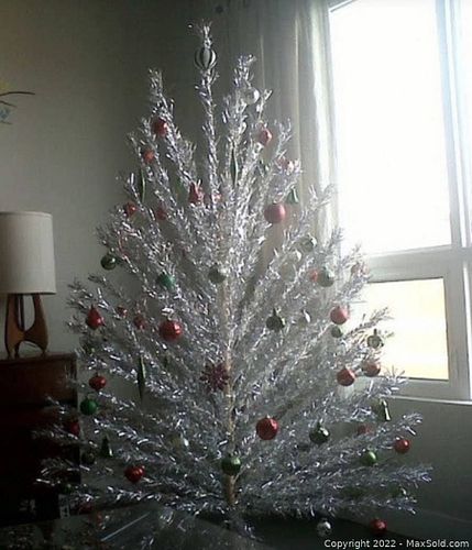 Vintage Mid Century Modern 7' Aluminum Christmas Tree (1 of 4)